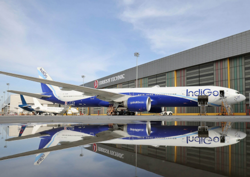 Le premier Boeing 777 d'IndiGo sort de l'atelier de peinture