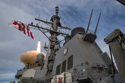 Tir d'autodéfense : un drone houthi fonce vers un destroyer américain