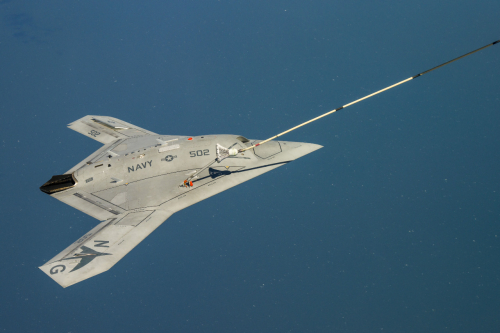 Premier ravitaillement en vol réussi pour le X-47B