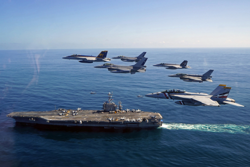 L'image : Exercice conjoint des forces aériennes Chiliennes et l'U.S. Navy dans le Pacifique