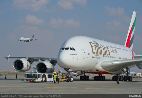 Emirates décale douze Airbus A380 d'un an