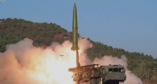 Ukraine : la Russie a tiré des missiles nord-coréens et cherche à acheter des missiles iraniens