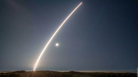 Dissuasion nucléaire : tir d'essai réussi pour le tout nouveau missile M51.3