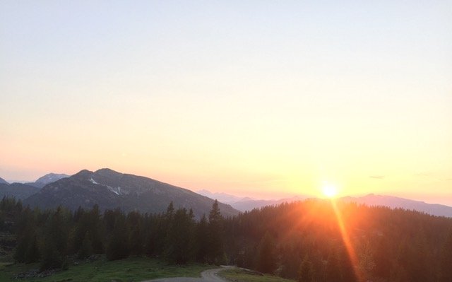 Sunrise_Mountains_252BF886-6909-481B-96ED-16736756EFAE-IMG_3069