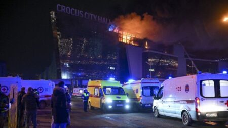 Ρωσία: Συνεχώς αυξάνεται ο αριθμός των νεκρών από την τρομοκρατική επίθεση σε συναυλιακό χώρο