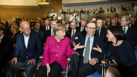 Thumb iaa merkel empfang 8763