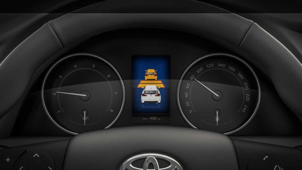 Content large large toyoya hybrid 04 geneva ms 2015 pre collision system   dashboard 01