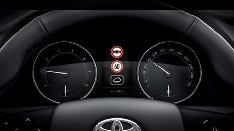 Thumb large large toyoya hybrid 07 geneva ms 2015 road sign assist   dashboard
