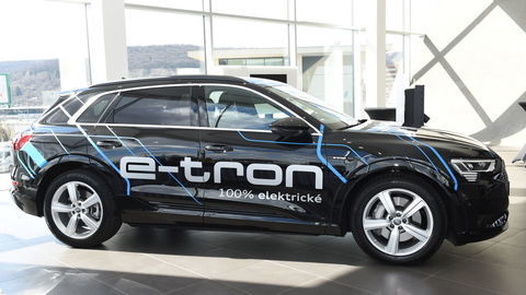 Thumb audi e tron ba 015