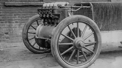 Thumb christie 1904 racer engine