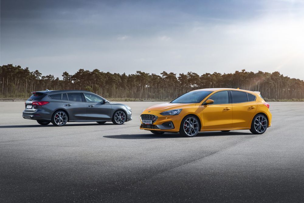 Content novy ford focus rs 2021 autozurnal.com  11 