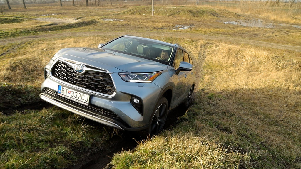 Content toyota highladner vs kia sorento sk test 2021 1080p h264.00 49 38 10.still484