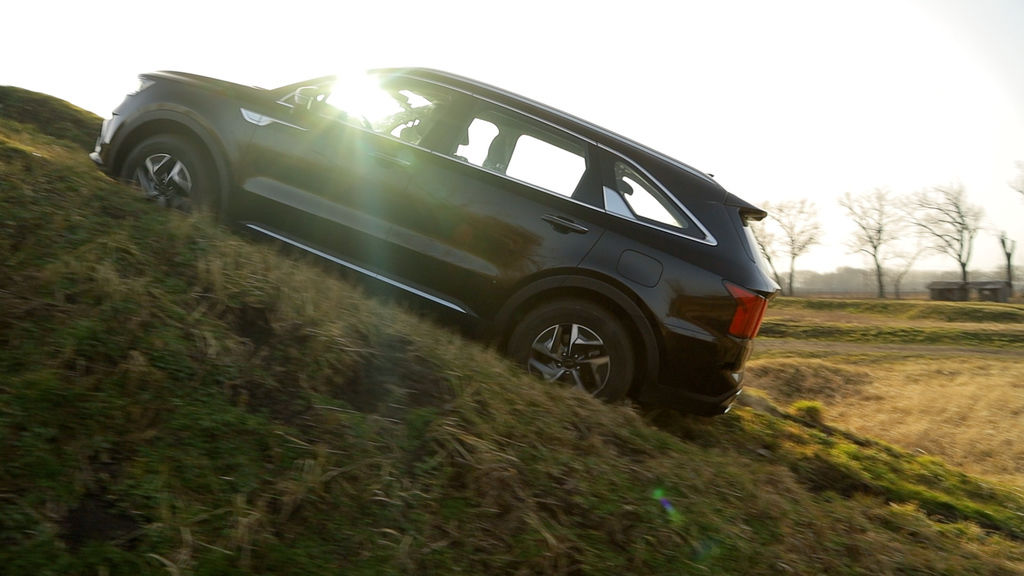 Content toyota highladner vs kia sorento sk test 2021 1080p h264.00 53 57 16.still479