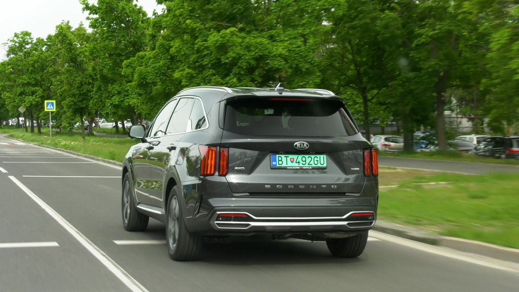 Content kia sorento vs toyota rav4 sk test 2021 1080p h264.00 15 28 11.still721