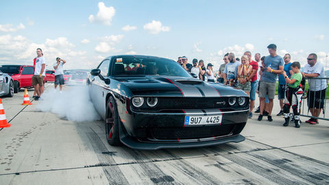 Thumb hellcat burnout drag