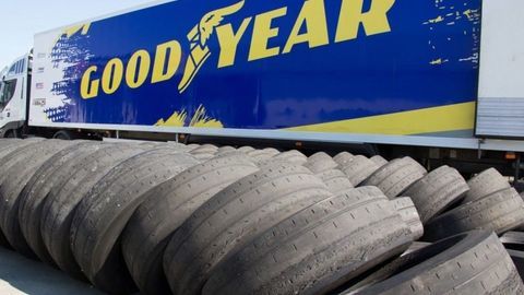 Thumb goodyear truck racing  2 