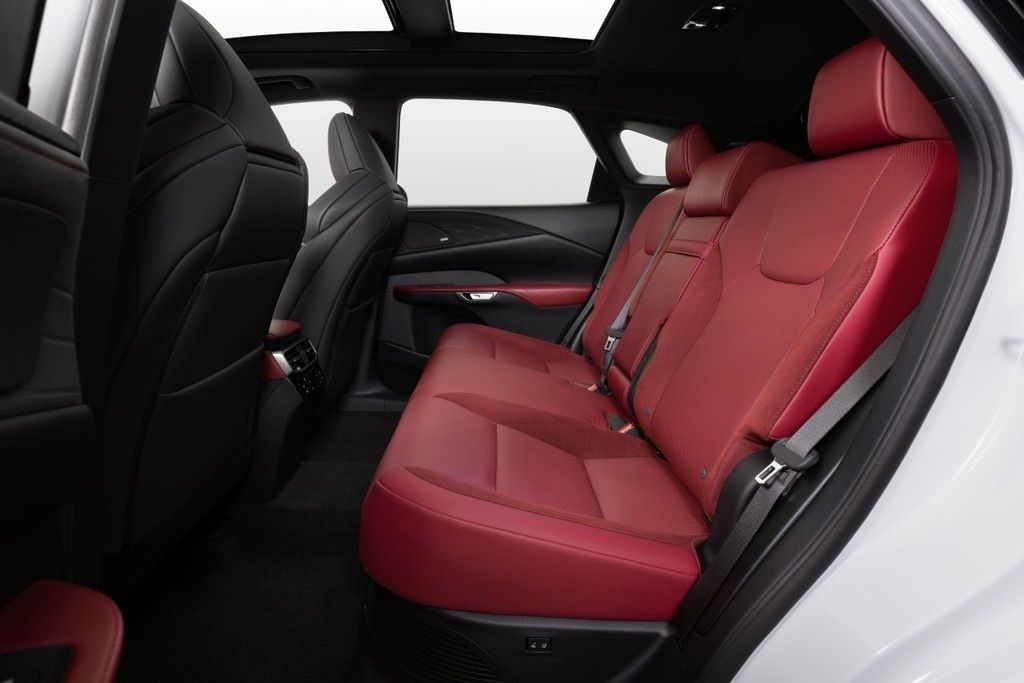 Content lexus rx 500h fsport white   detail   interior back seat   v2 5