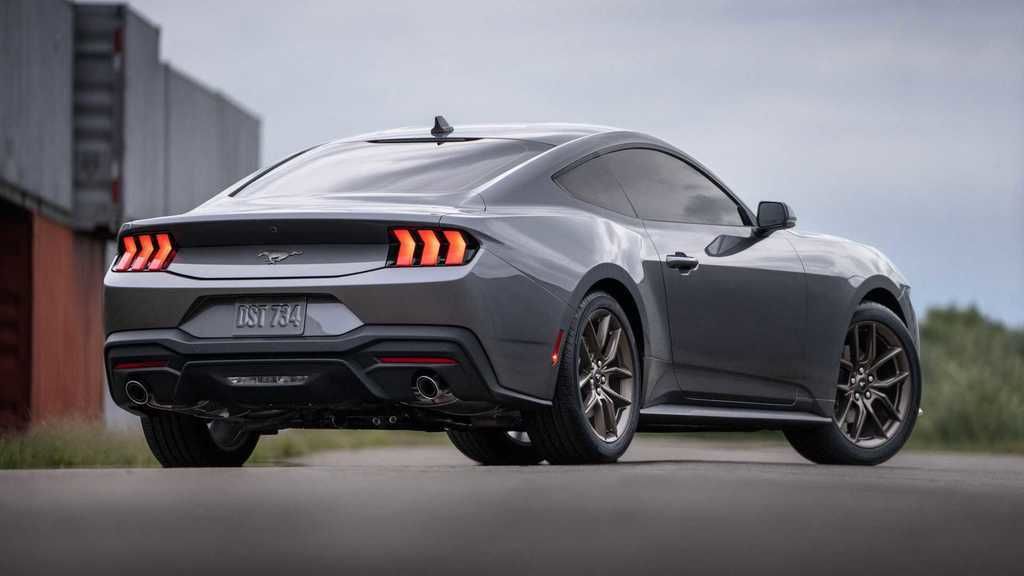 Content ford mustang 2023  7 