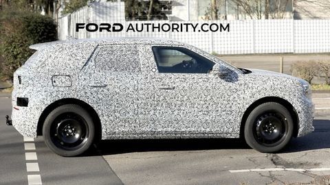 Thumb ford meb based electric crossover prototype spy shots february 2023 exterior 007