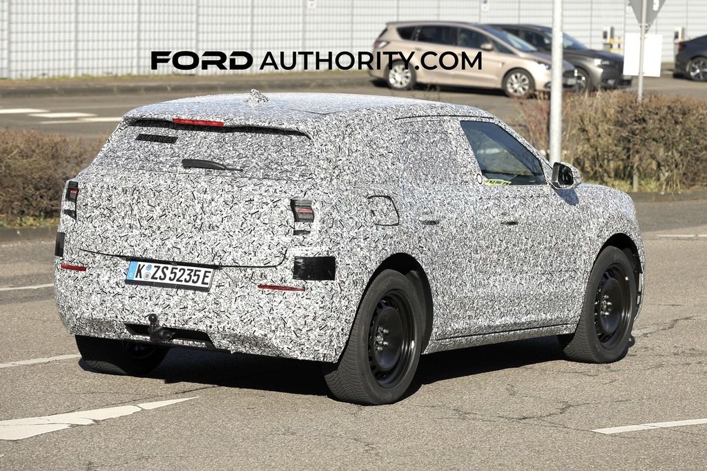 Content ford meb based electric crossover prototype spy shots february 2023 exterior 010