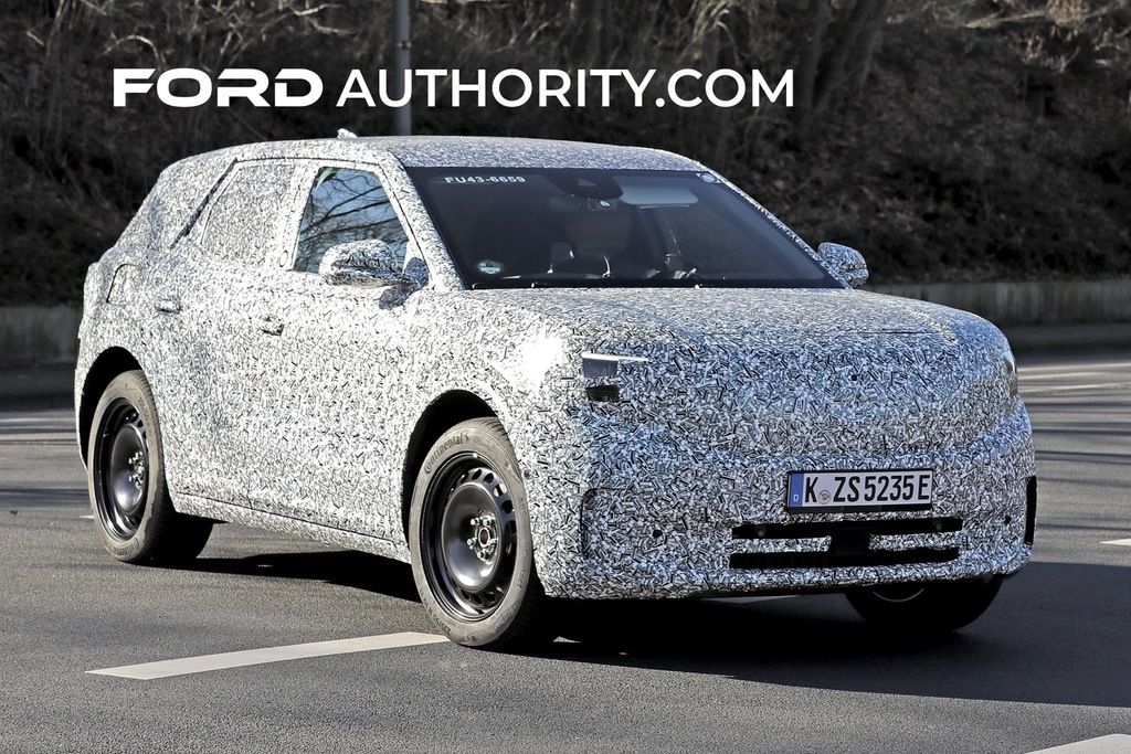 Content ford meb based electric crossover prototype spy shots february 2023 exterior 003