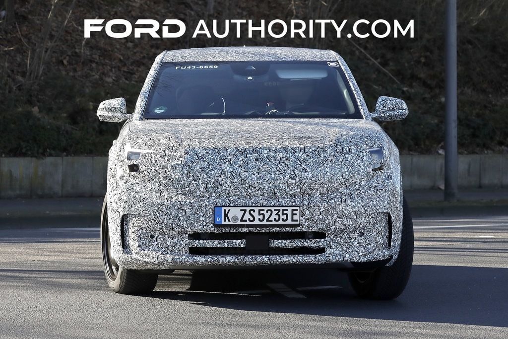 Content ford meb based electric crossover prototype spy shots february 2023 exterior 001