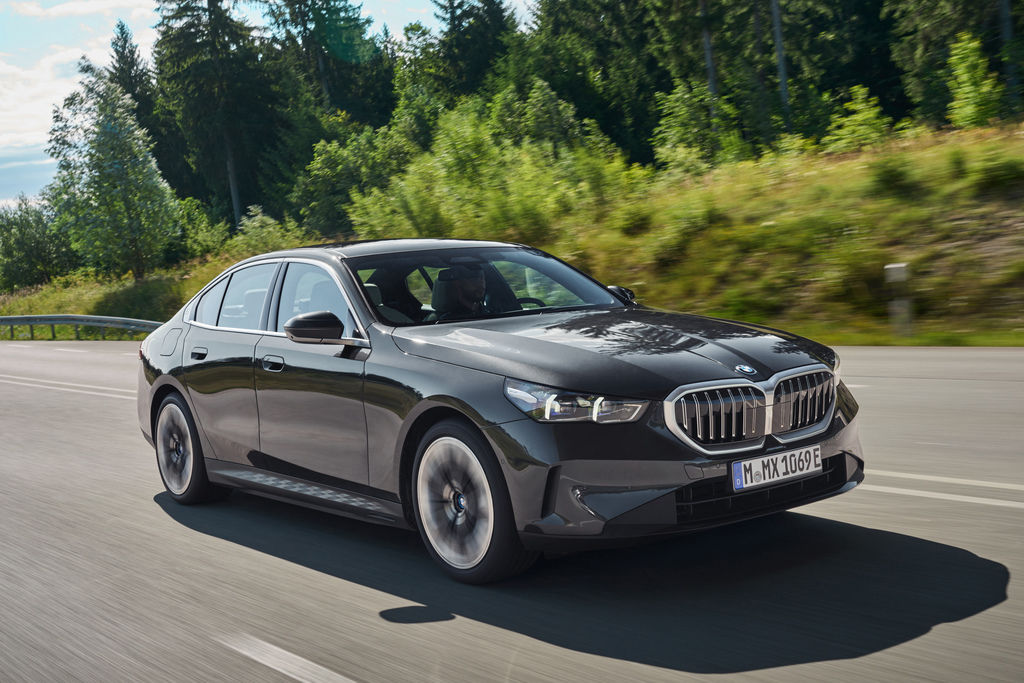 Content p90524305 highres the new bmw 530e sop
