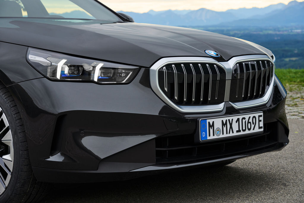 Content p90524328 highres the new bmw 530e sop