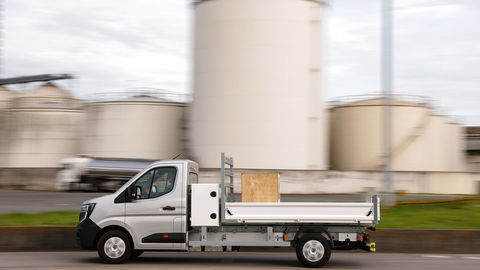 Thumb new renault master blue dci tipper  6 