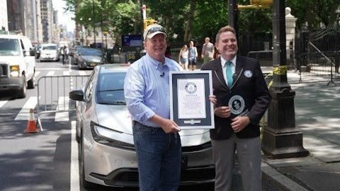 Thumb prius guinness world record ceremony