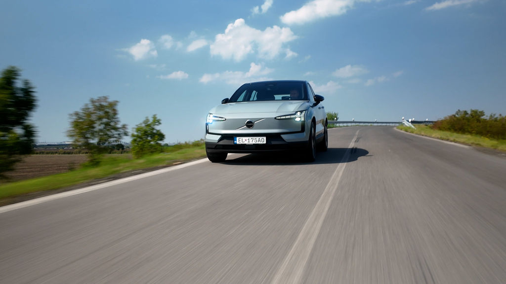 Content volvo ex30 sk test 2024 4k.00 17 43 16.still222