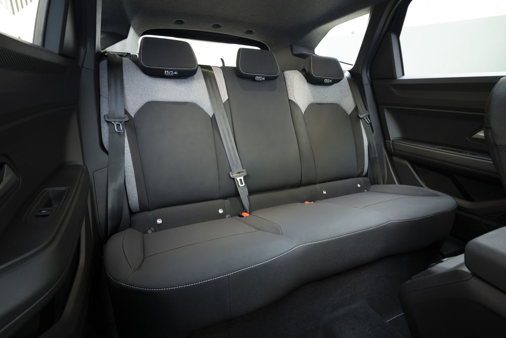 Content all new dacia bigster hybrid 155 journey indigo blue  13 