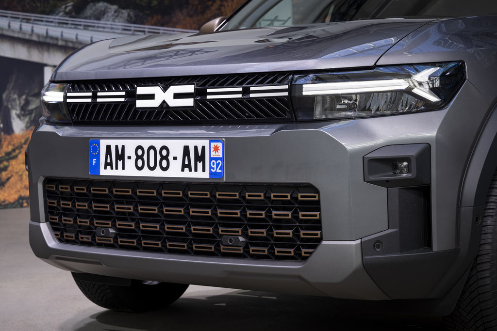 Content all new dacia bigster tce 130 4 215 4 extreme schiste grey  3 