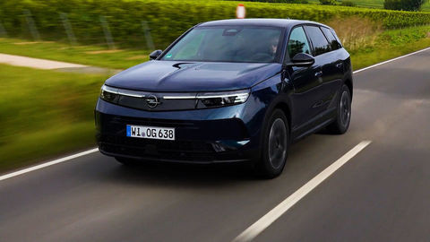 Thumb opel grandland prva jazda 2024 1080p h264.00 15 40 10.still180