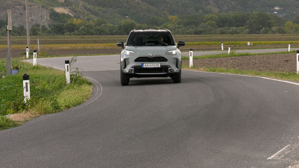 Content toyota yaris cross sk test 2024 1080p h264.00 09 25 05.still185