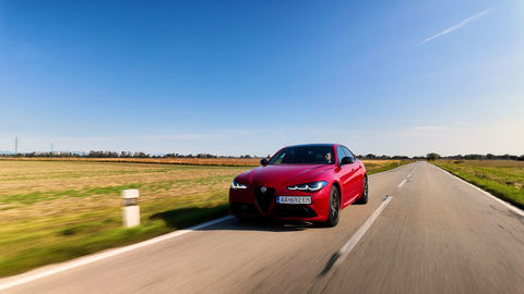 Thumb alfa romeo giulia sk test 2024 4k.00 11 28 01.still215