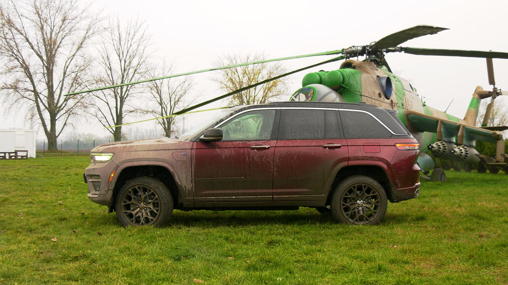 Content jeep grand cherokee sk test 2024 4k.00 20 29 03.still229
