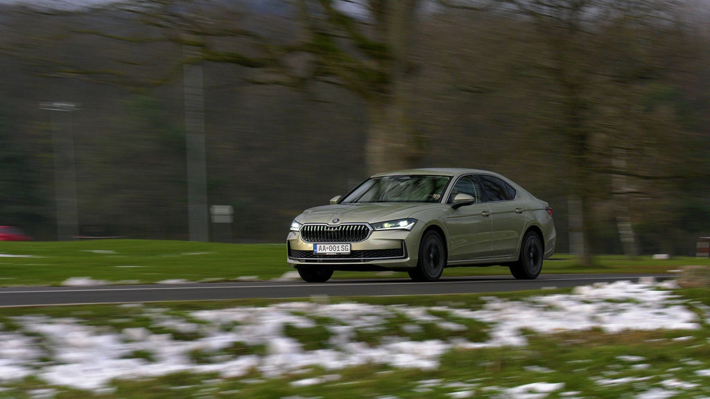 Content skoda superb tdi sk test 2024 4k.00 23 26 22.still233