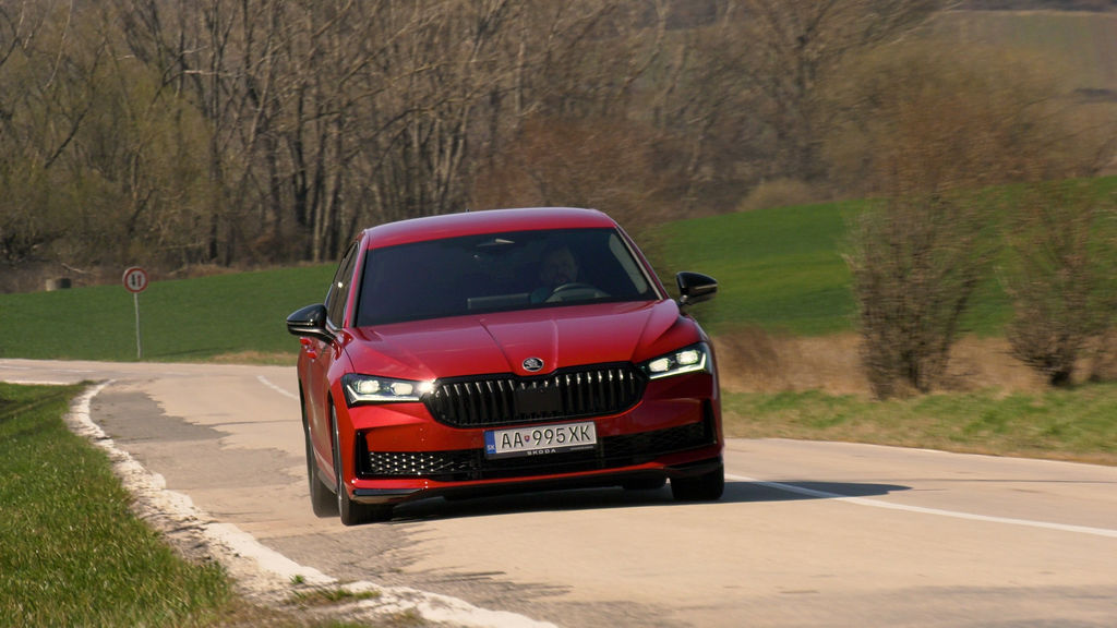 Content volvo xc90 b5 vs xc90 t8 sk test 2025 4k.00 11 09 16.still305