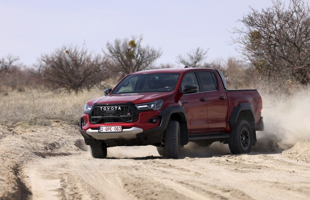 Content 2025 hilux gr sport ll red dynamic 017