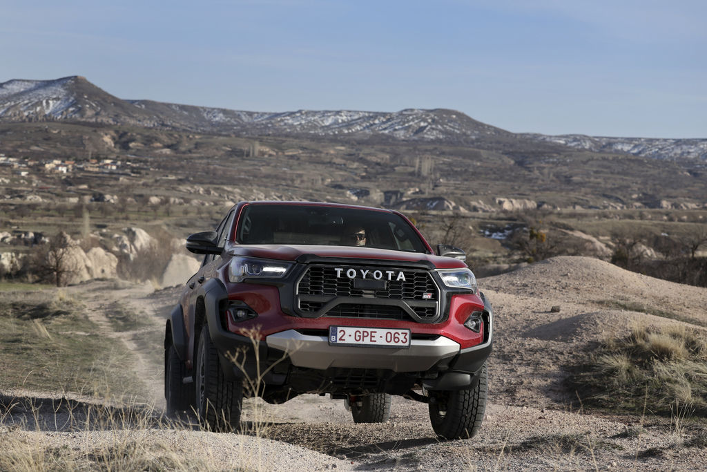 Content 2025 hilux gr sport ll red dynamic 034