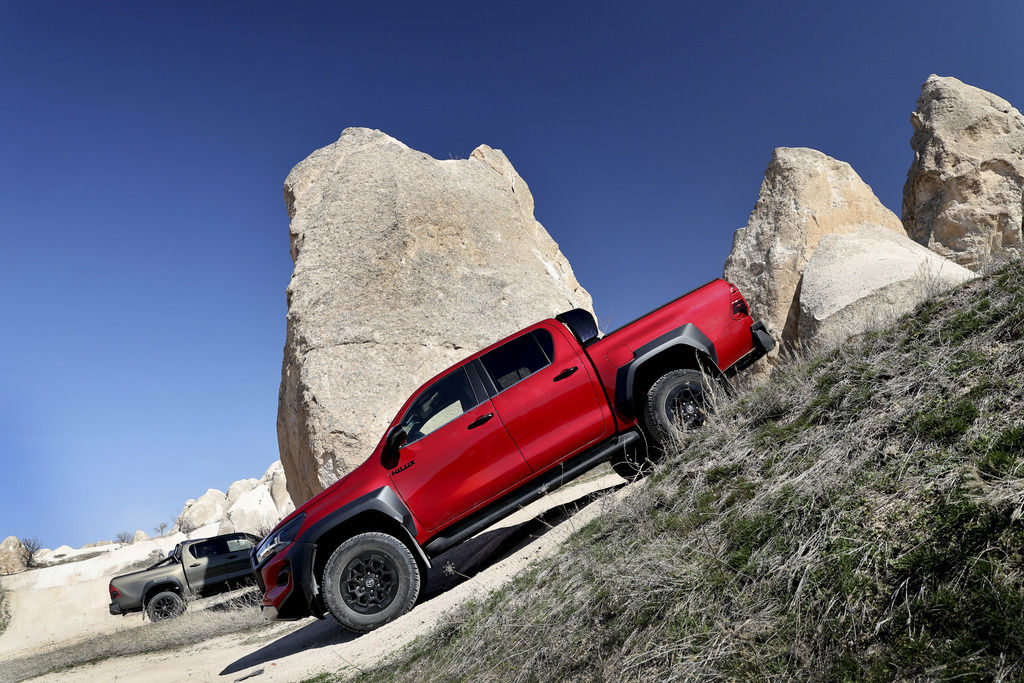 Content 2025 hilux gr sport ll red dynamic 041