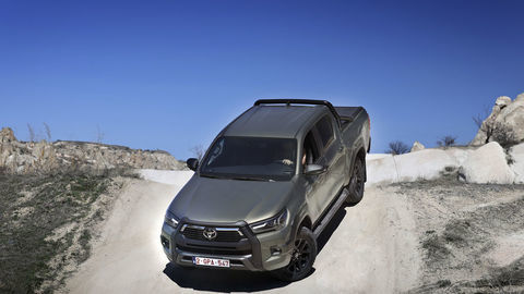 Thumb 2025 hilux hybrid 48v oxide bronze dynamic 017
