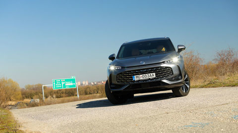 Thumb mg hs phev sk test 2025 4k.00 01 24 00.still312