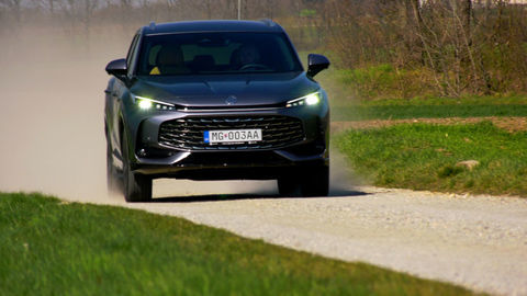 Thumb mg hs phev sk test 2025 4k.00 20 32 19.still318