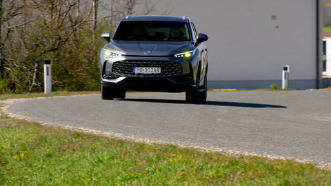 Thumb mg hs phev sk test 2025 4k.00 05 57 23.still315