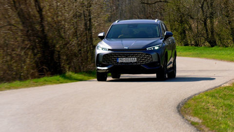 Thumb mg hs phev sk test 2025 4k.00 28 25 24.still322