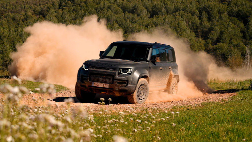 Content land rover defender octa prva jazda 2025 4k.00 20 48 04.still332
