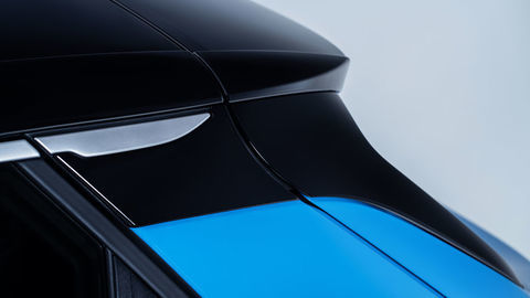 Thumb detailed image of black roof on the rear with silver triming  1 