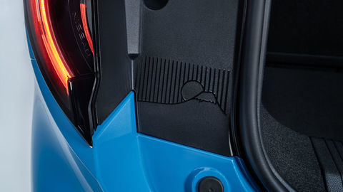 Thumb detailed image of mount fiji design in the inserts of trunk door